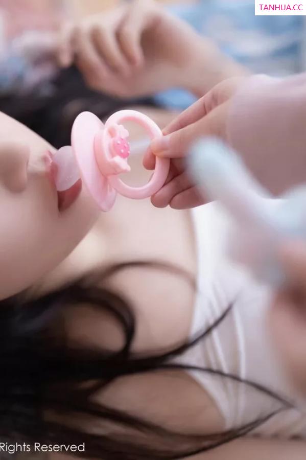 鱼子酱fish  [XiuRen]高清写真图 2023.12.01 No.7752 鱼子酱Fish 甜美美腿第14张图片